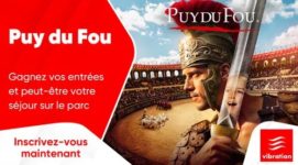 Visuel promotionnel du Puy du Fou utilisé pour un jeu concours permettant de gagner des billets d’entrée et un séjour, avec scène de spectacle dans une arène gallo-romaine.